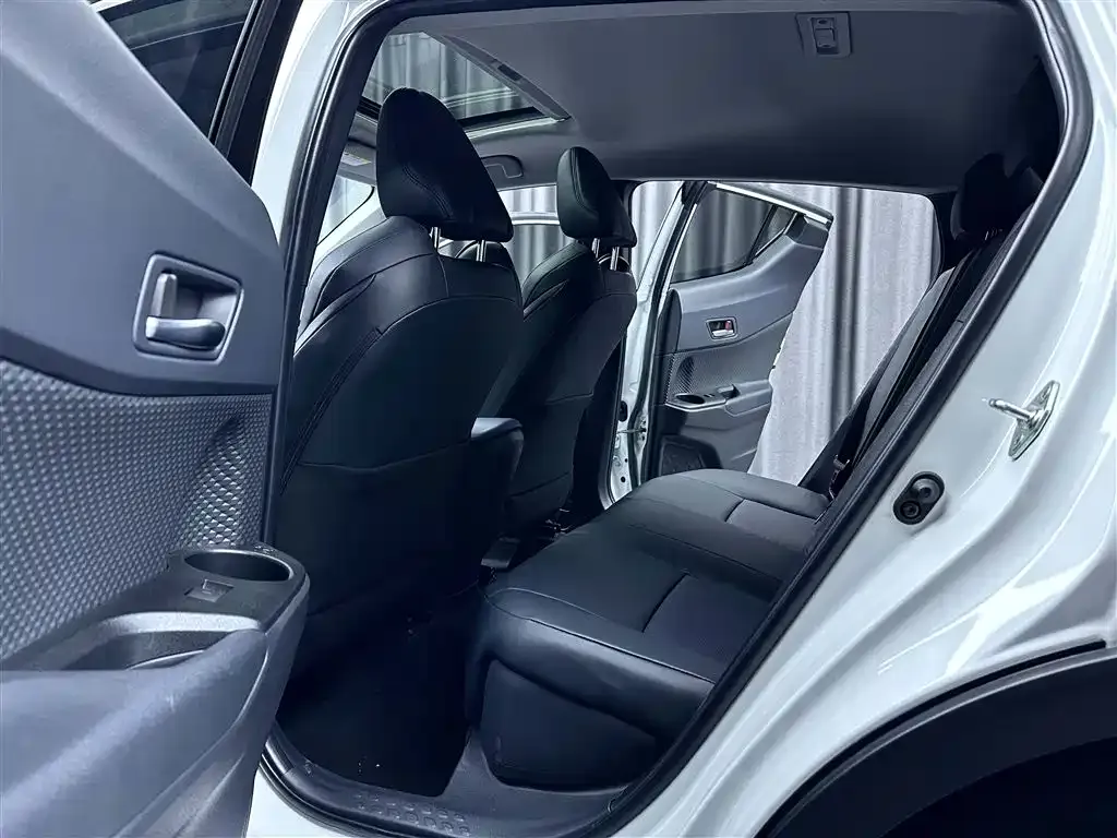Toyota C-HR 2023 из CN, фото 4