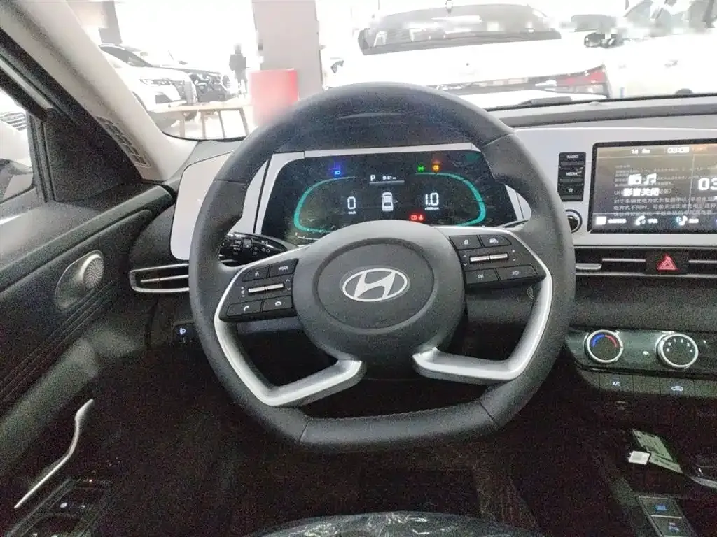 Hyundai Elantra — фото 3