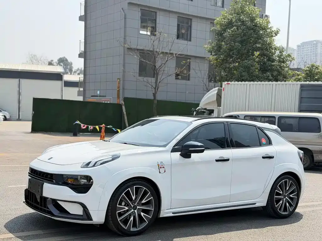 Lynk & Co 02