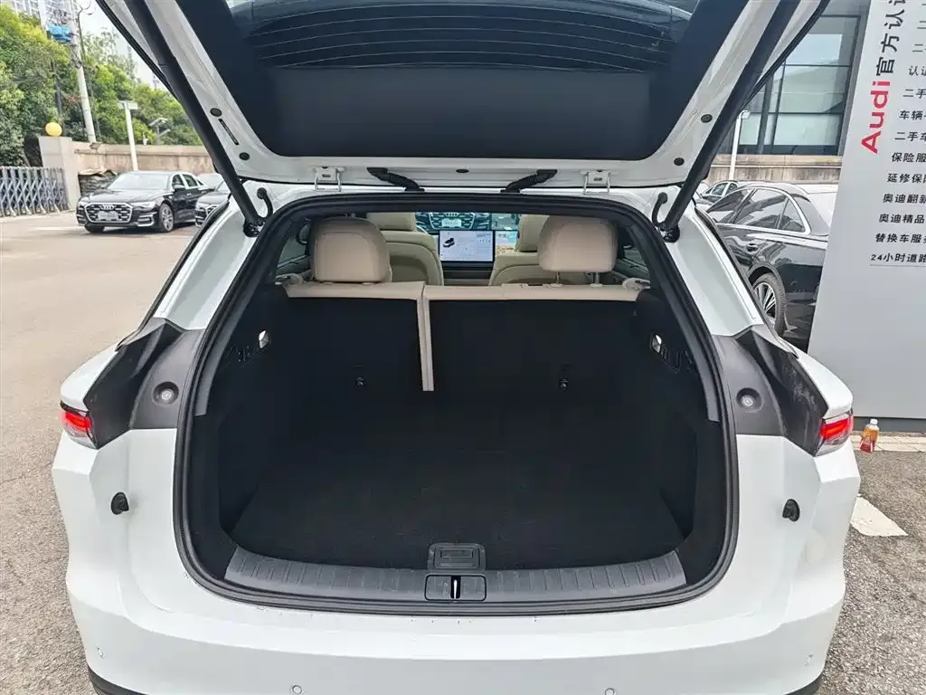 Li Auto i6 — фото 10