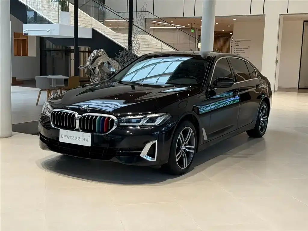 BMW 5 Series — фото 1
