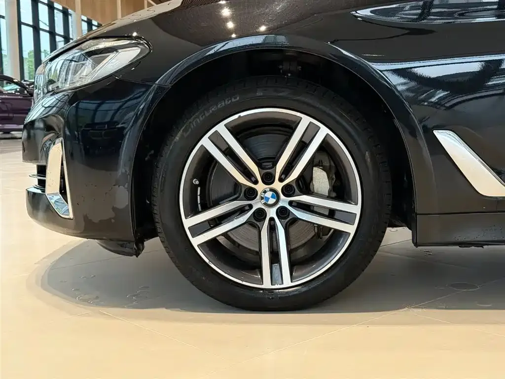 BMW 5 Series — фото 9