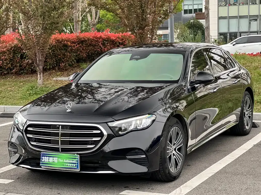 Mercedes-Benz E-Class — фото 1
