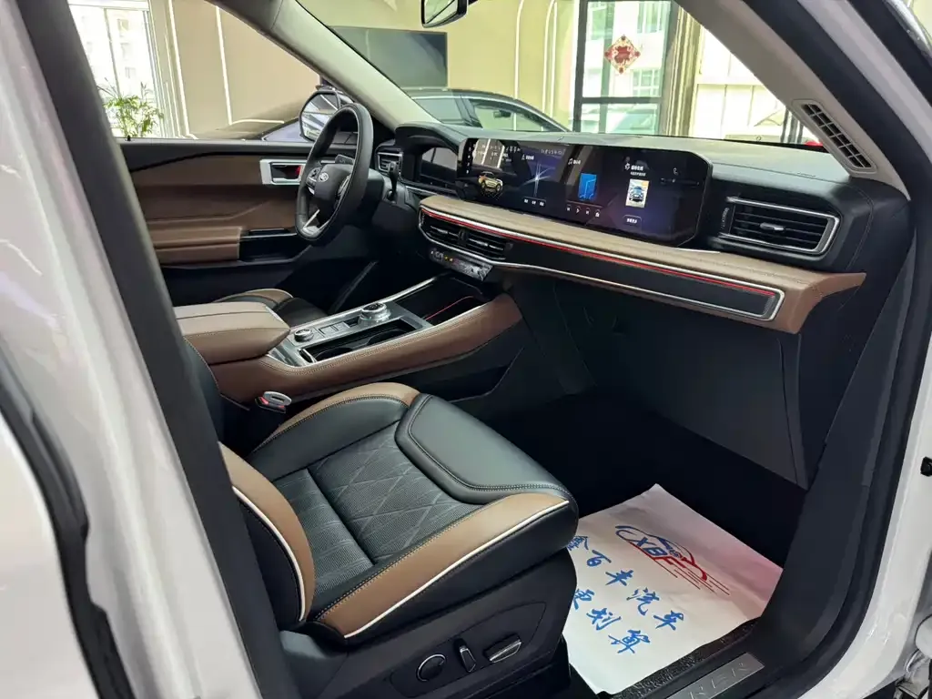 Ford Explorer — фото 7