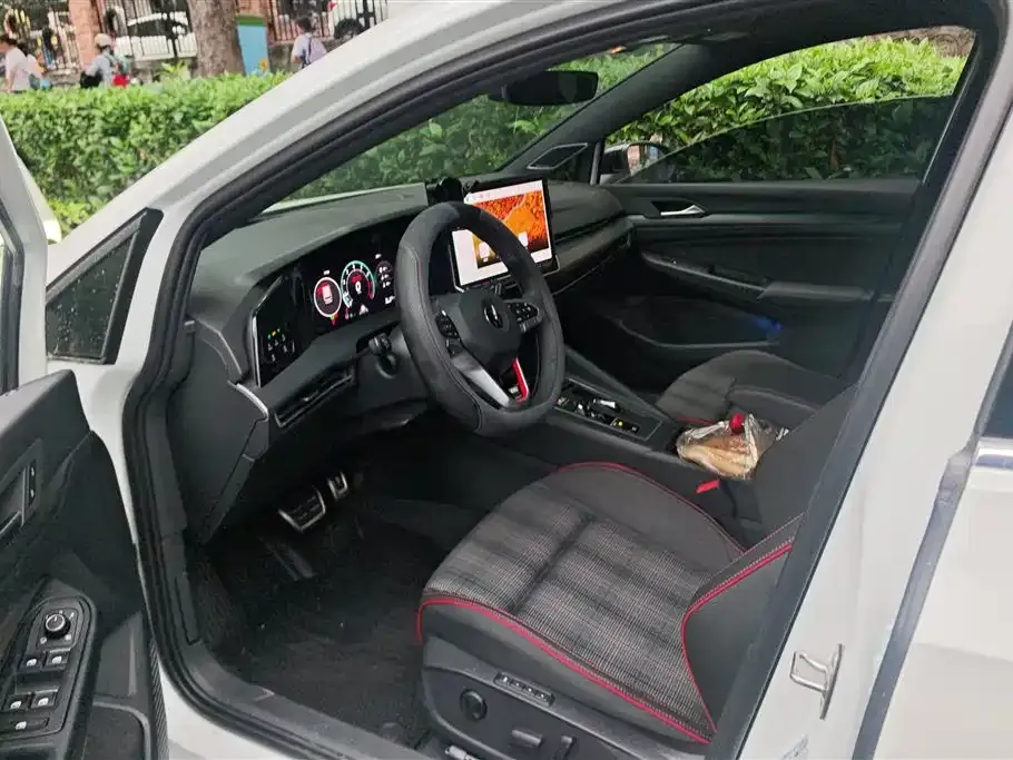 Volkswagen Golf GTI — фото 7