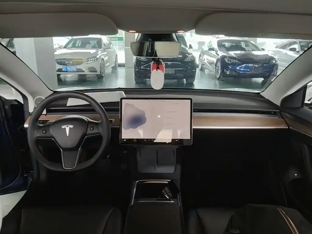 Tesla Model 3 — фото 3