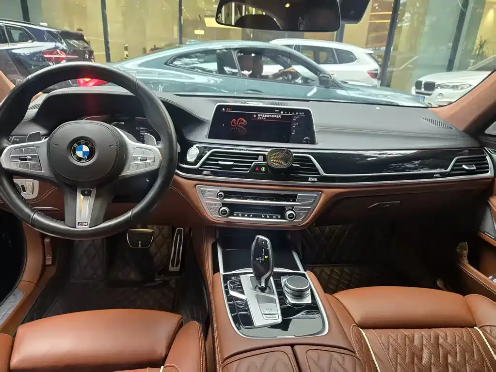 BMW 7 Series — фото 9