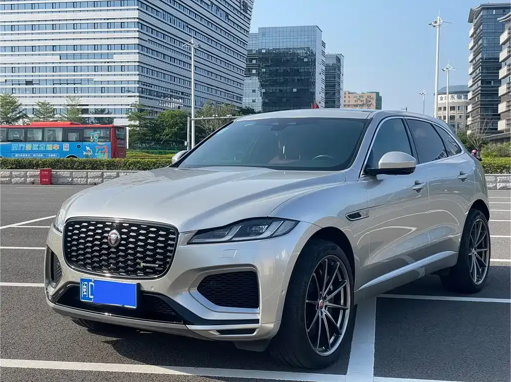 Jaguar F-PACE — фото 1