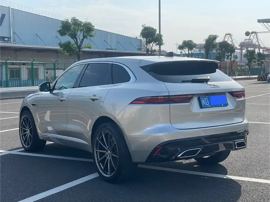 Jaguar F-PACE — фото 6