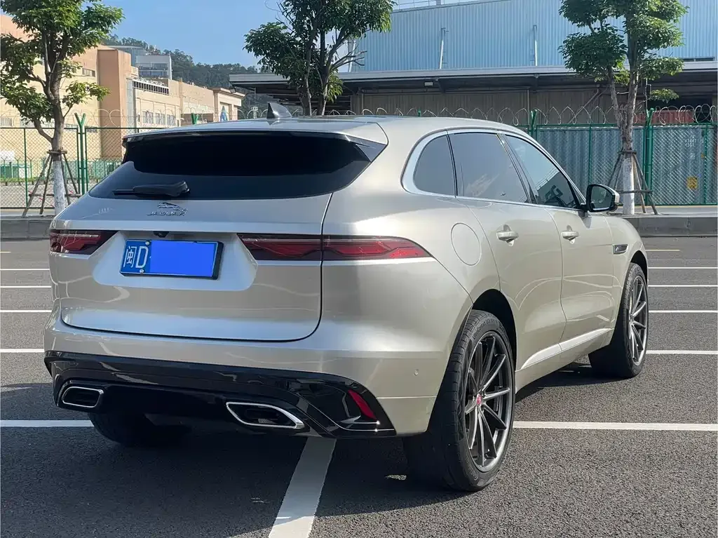 Jaguar F-PACE — фото 10