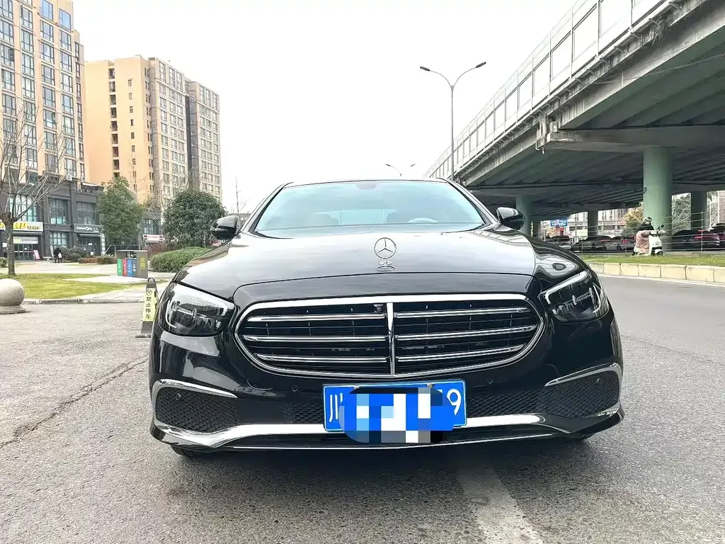 Mercedes-Benz E-Class — фото 9