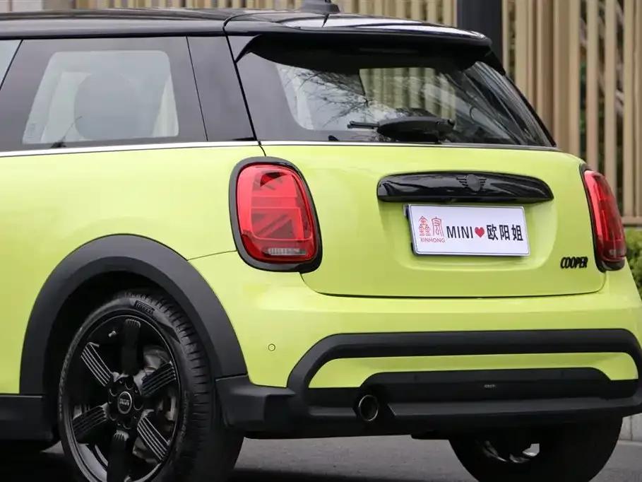 MINI Cooper (3-door) 2023 из CN, фото 2