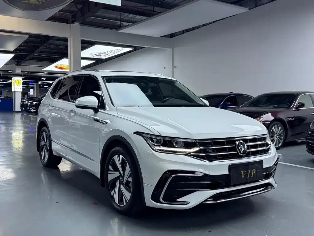 Volkswagen Tiguan L — фото 5