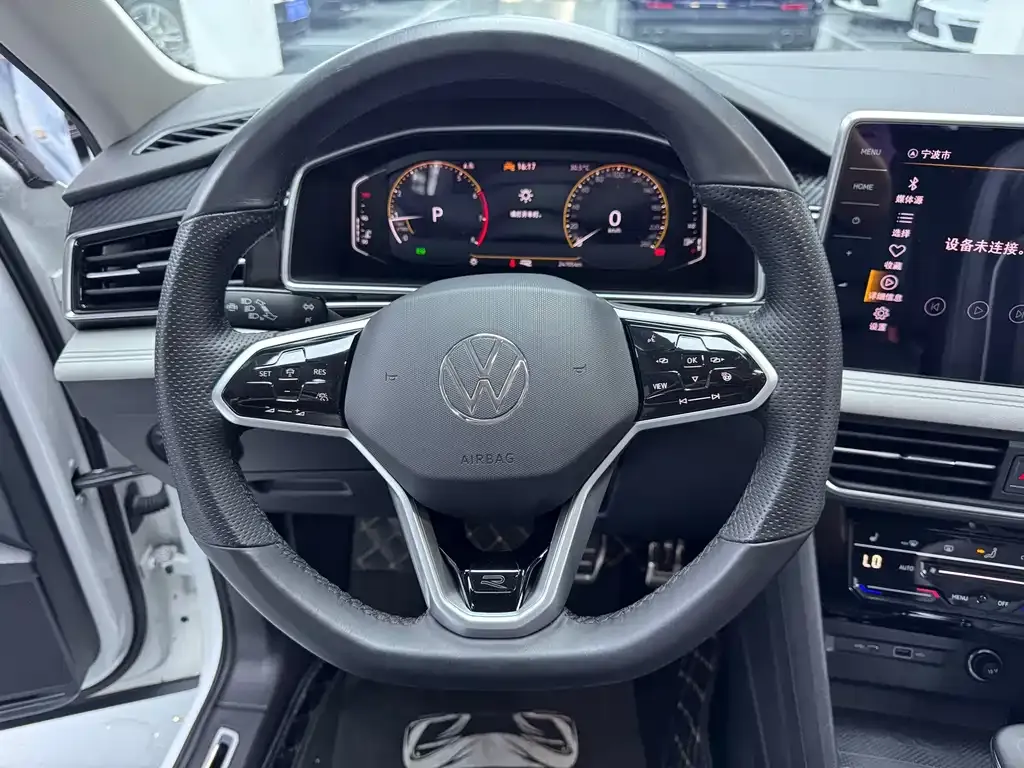 Volkswagen Tiguan L — фото 4