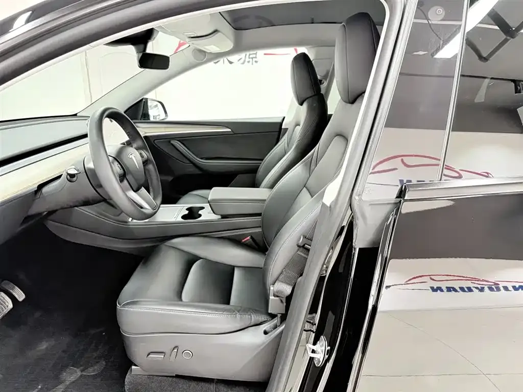 Tesla Model Y — фото 8