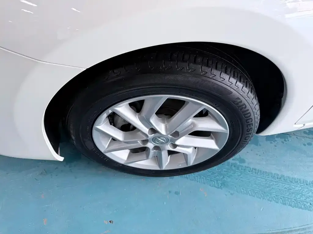 Nissan Tiida 2021 из CN, фото 2