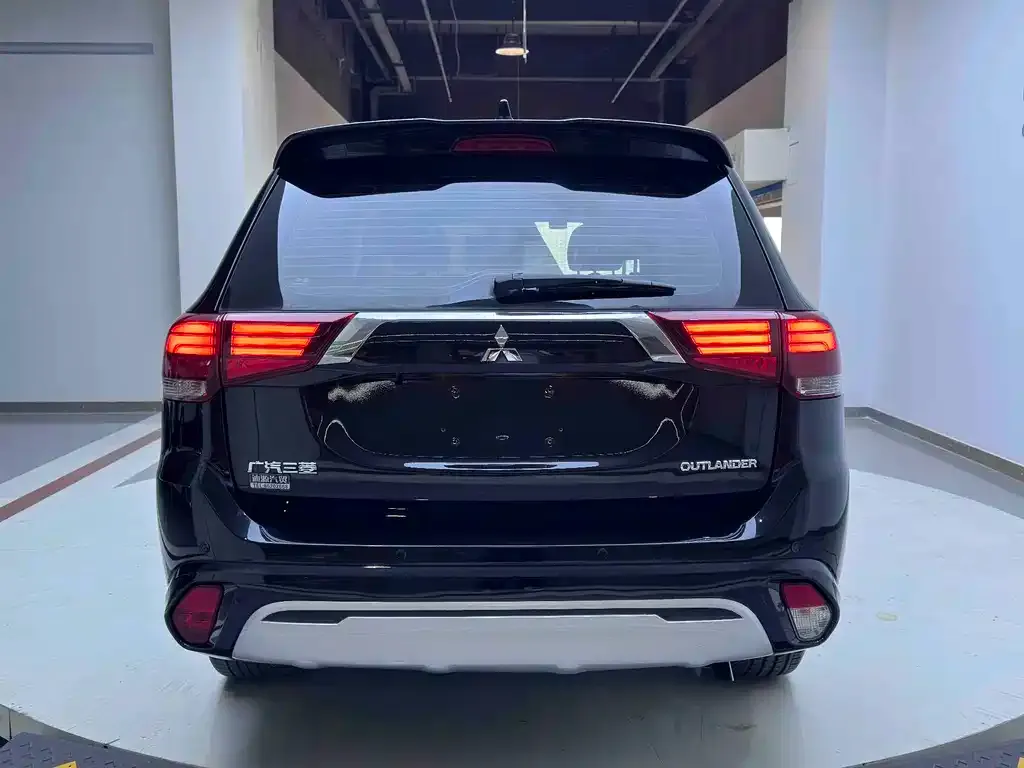 Mitsubishi Outlander — фото 2