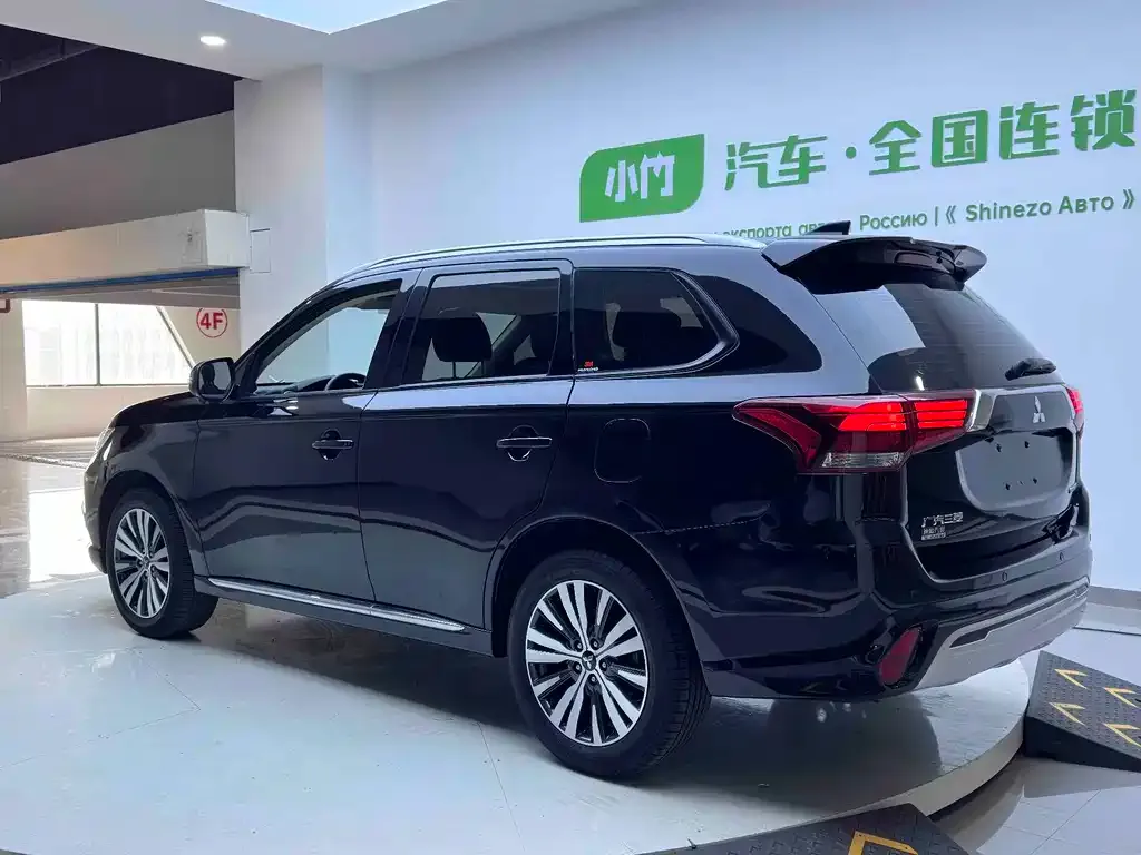 Mitsubishi Outlander — фото 10