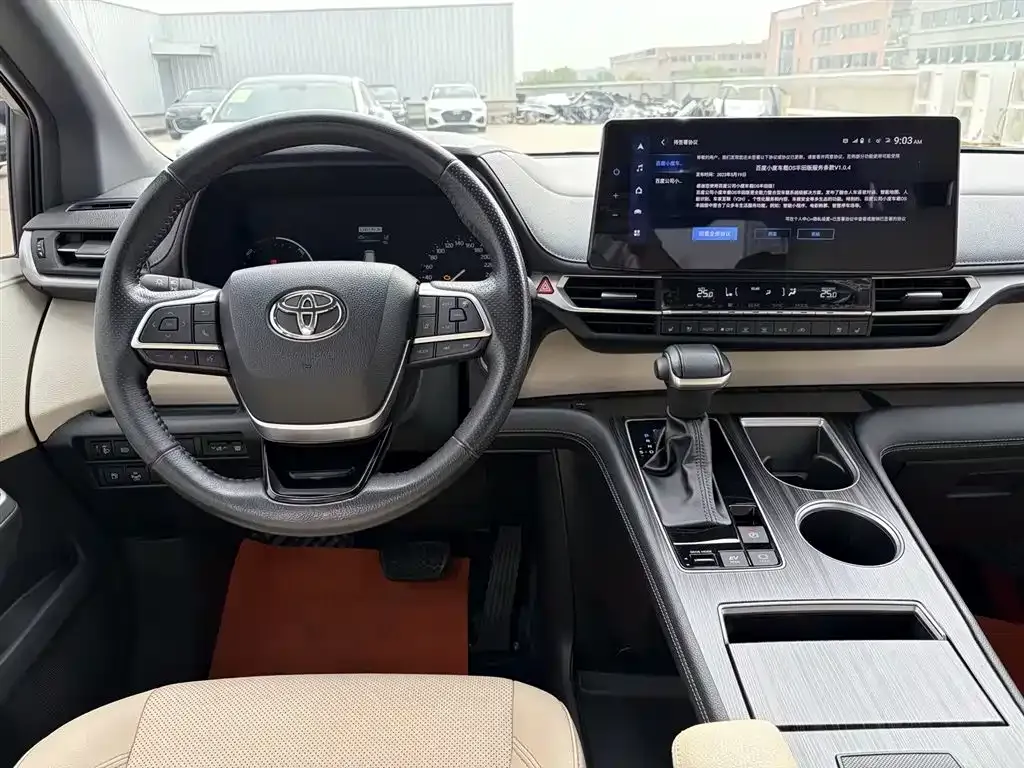 Toyota Sienna — фото 8
