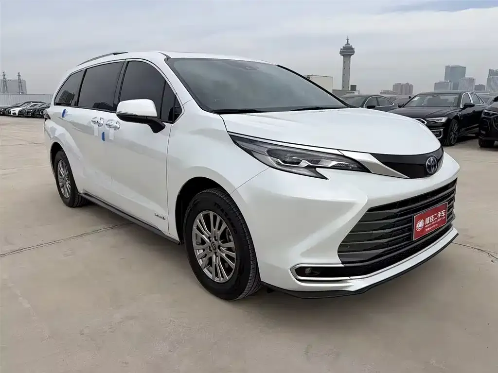 Toyota Sienna — фото 5