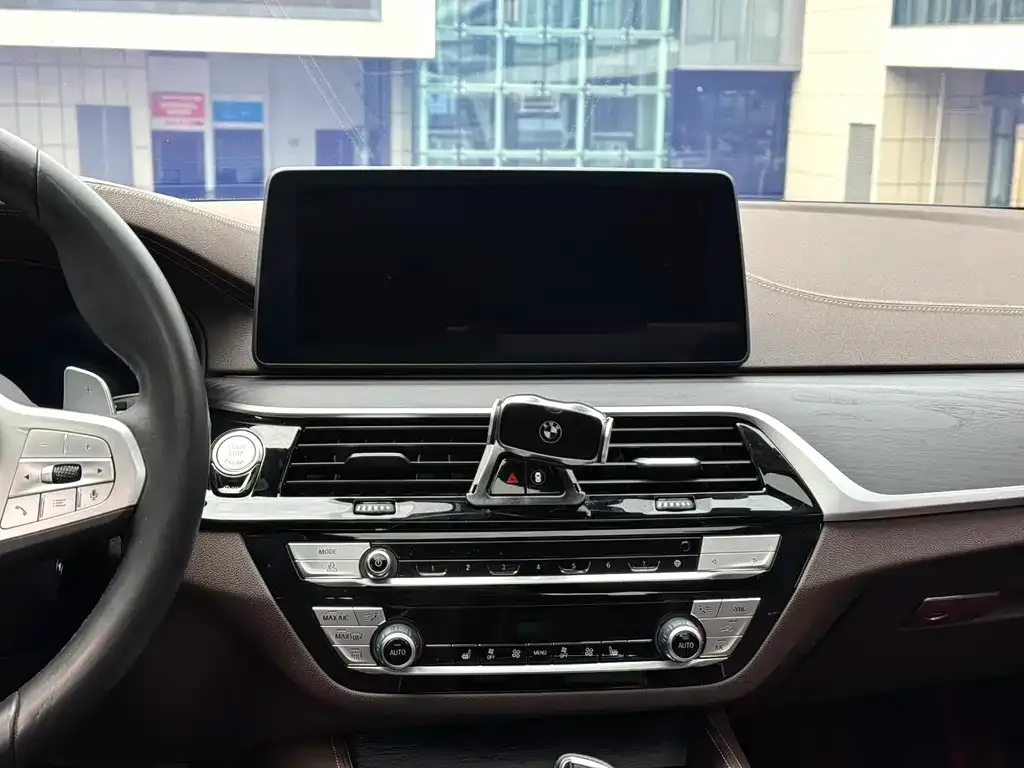 BMW 5 Series — фото 10
