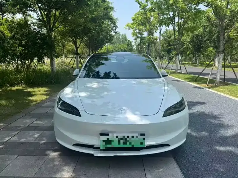 Tesla Model 3 — фото 1