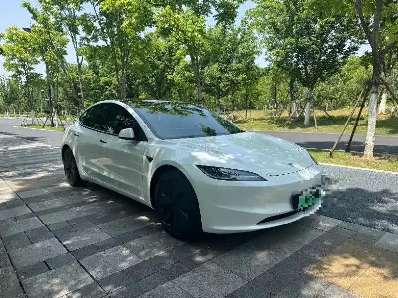 Tesla Model 3 — фото 9