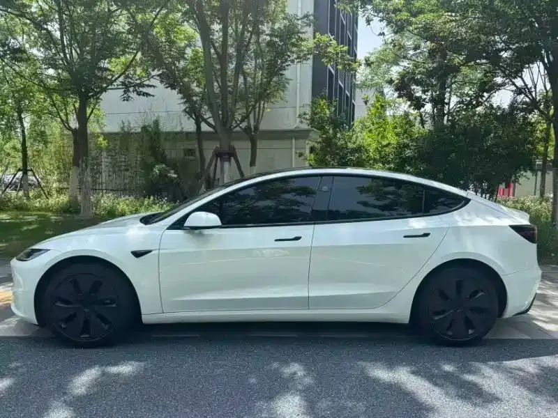 Tesla Model 3 — фото 6