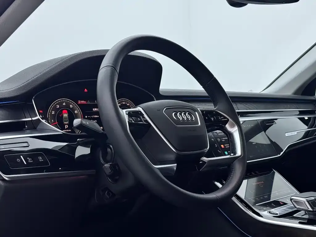 Audi A8 — фото 6