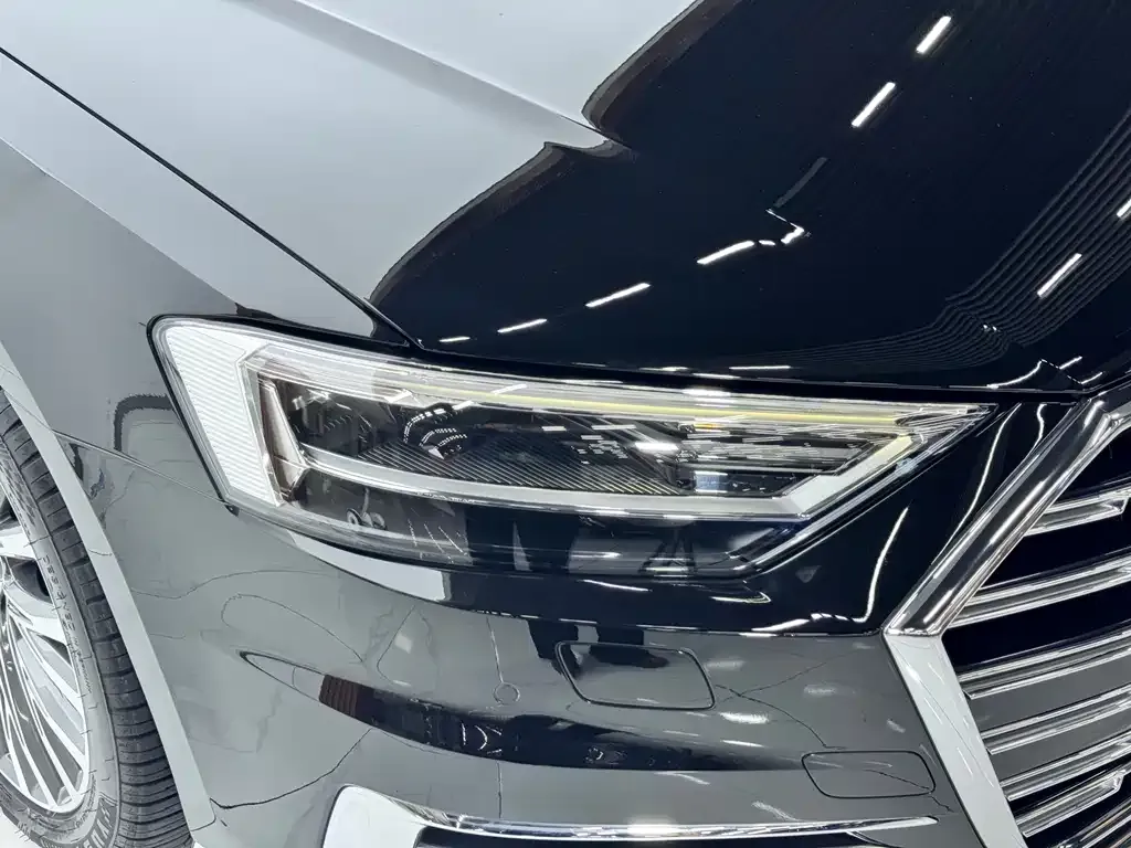 Audi A8 — фото 9