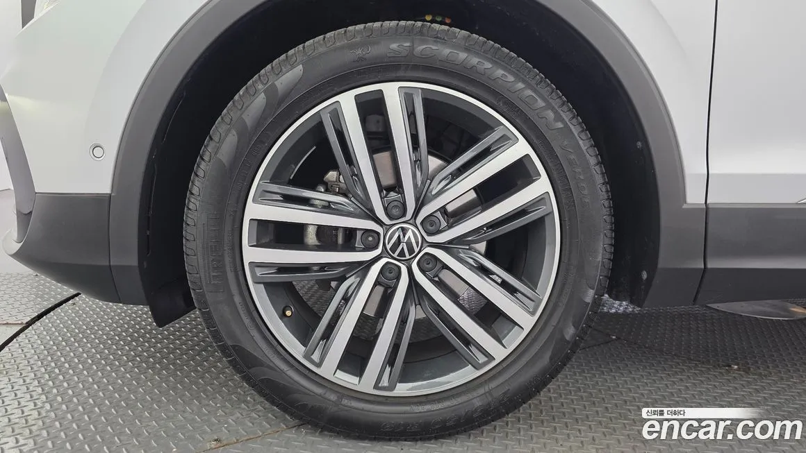 Volkswagen Tiguan — фото 9