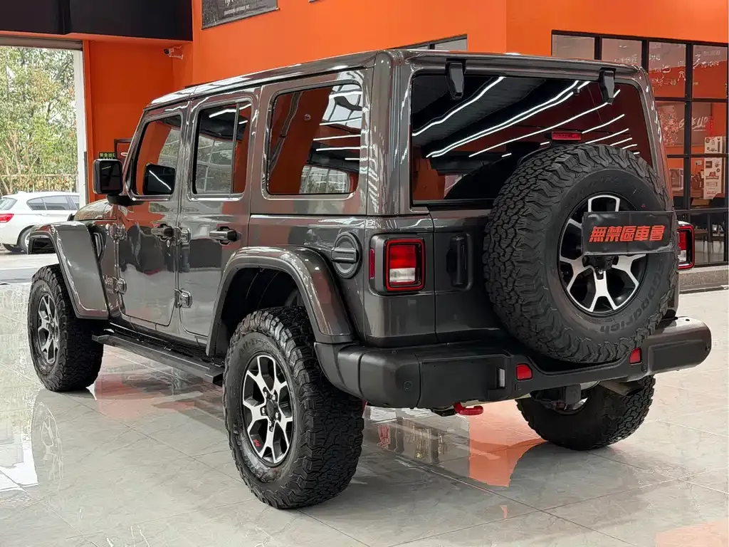 Jeep Wrangler — фото 6