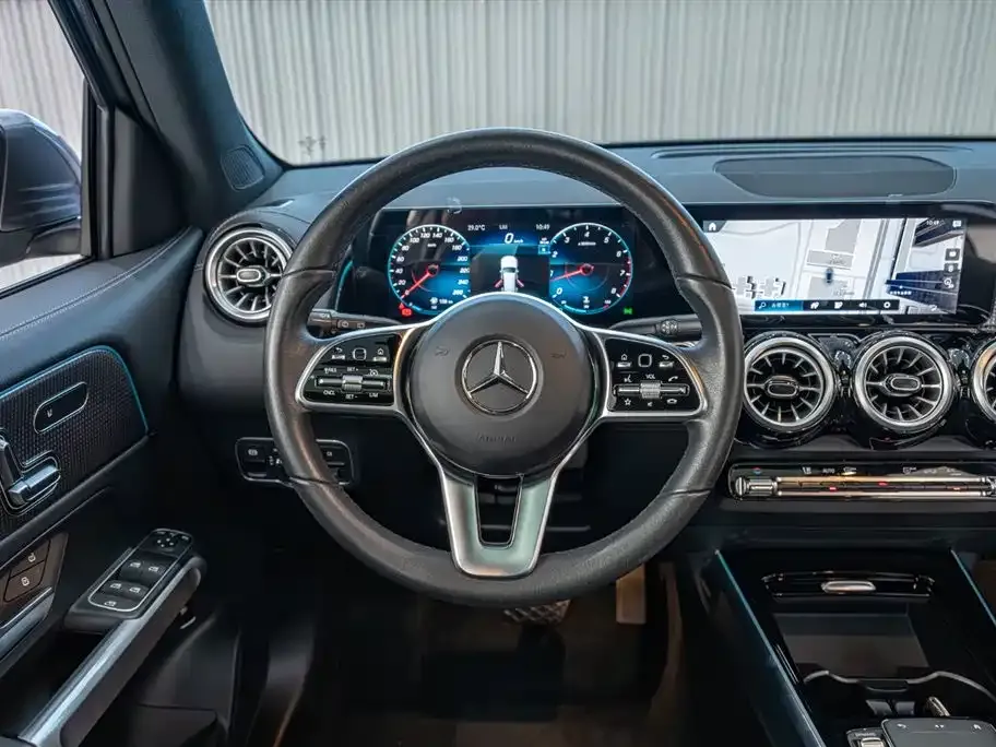 Mercedes-Benz GLB — фото 9