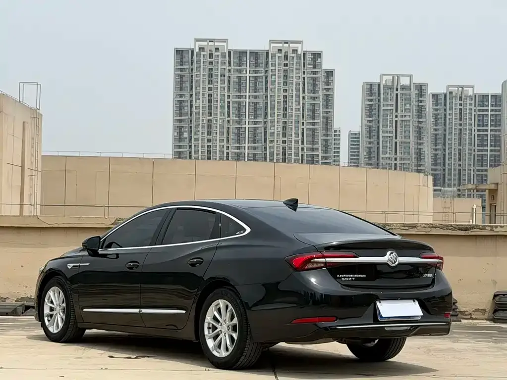 Buick LaCrosse 2023 из CN, фото 2