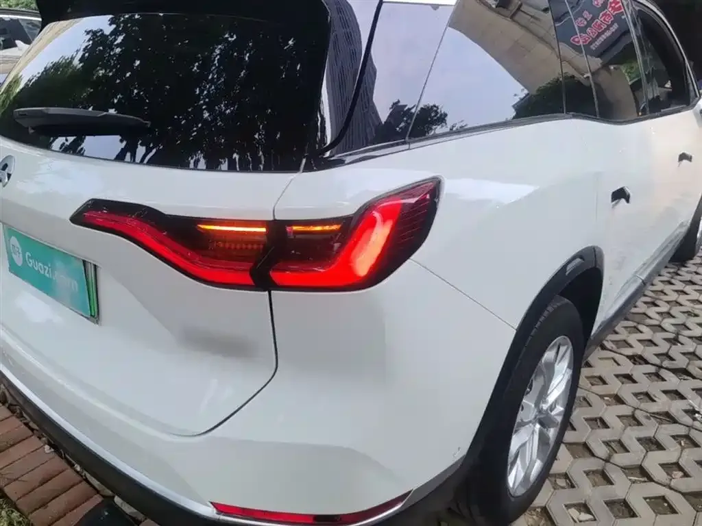 NIO ES8 — фото 10