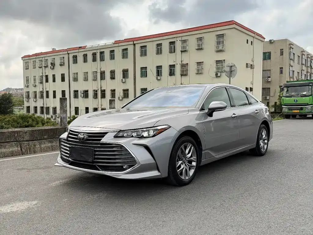 Toyota Avalon — фото 1