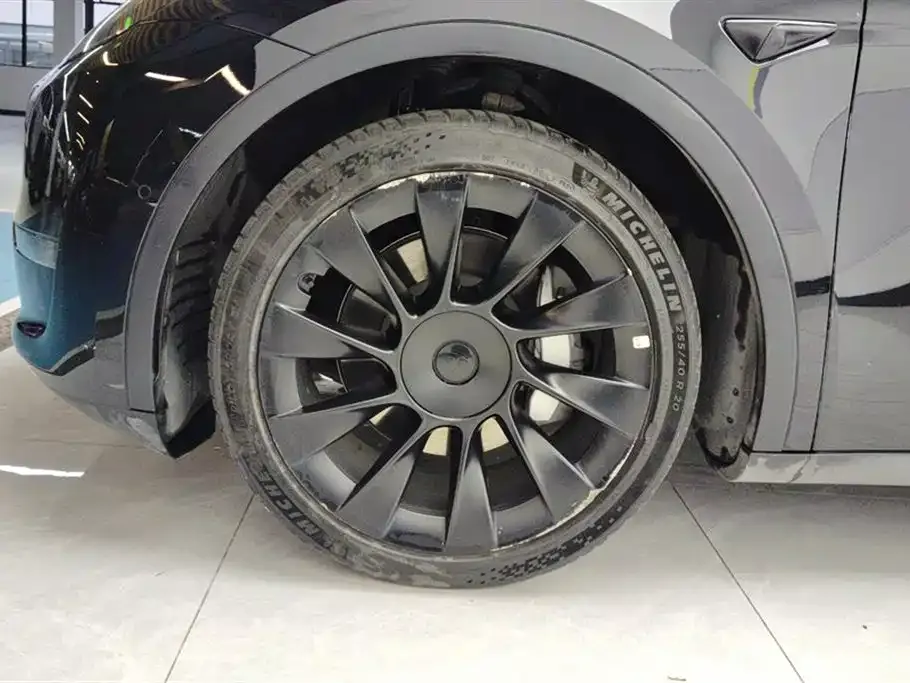 Tesla Model Y — фото 6