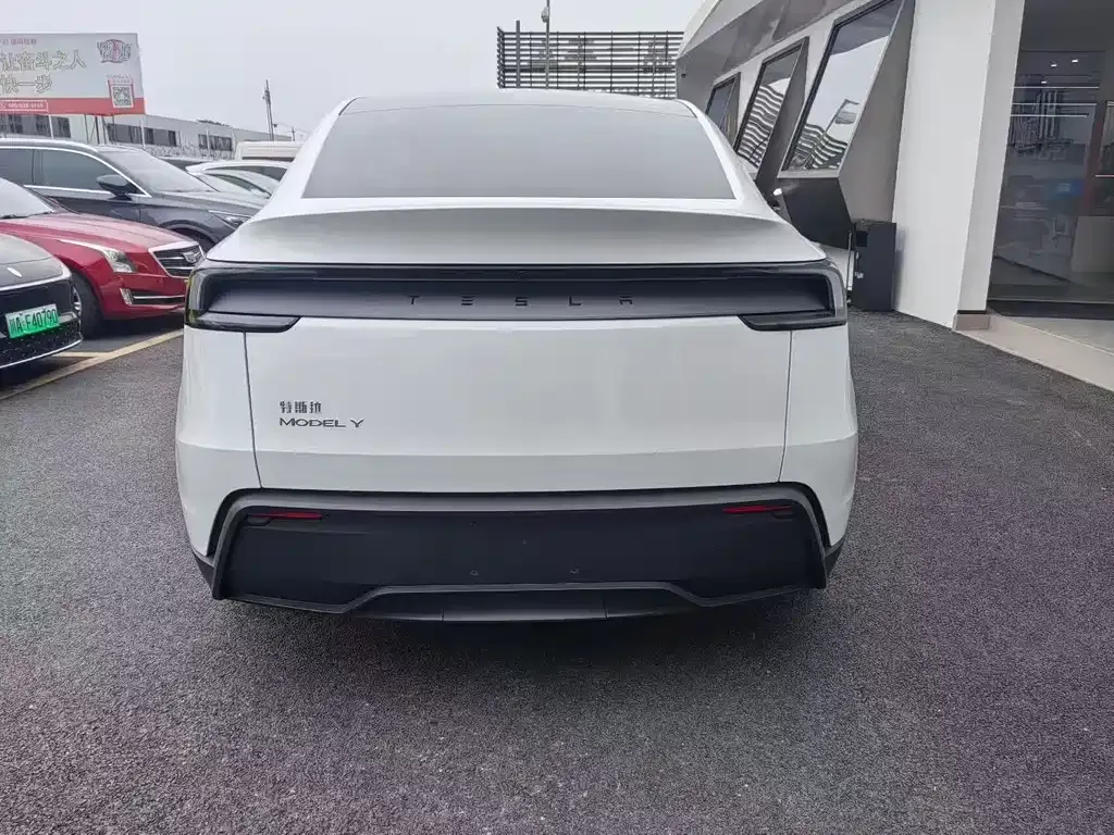Tesla Model Y — фото 7