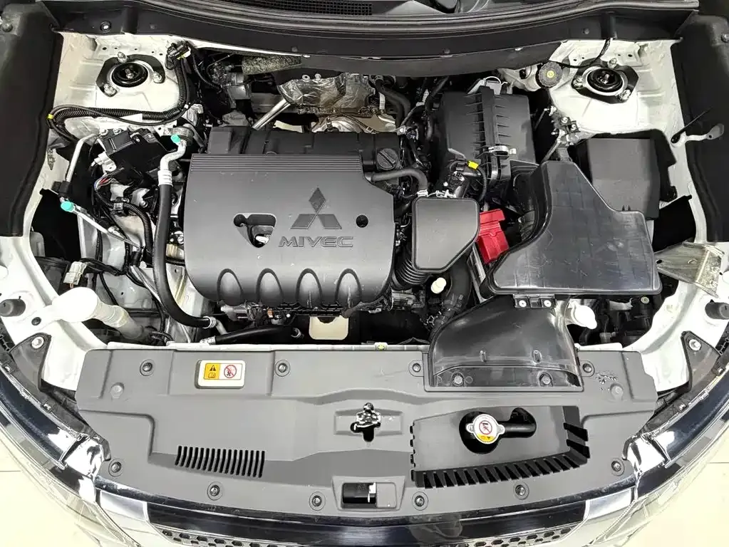 Mitsubishi Outlander 2023 из CN, фото 9