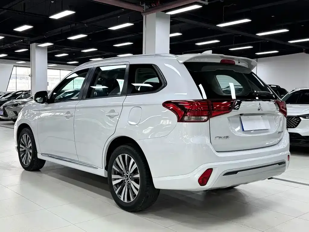 Mitsubishi Outlander 2023 из CN, фото 6