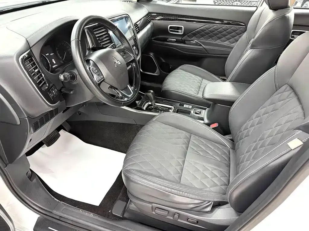 Mitsubishi Outlander 2023 из CN, фото 3