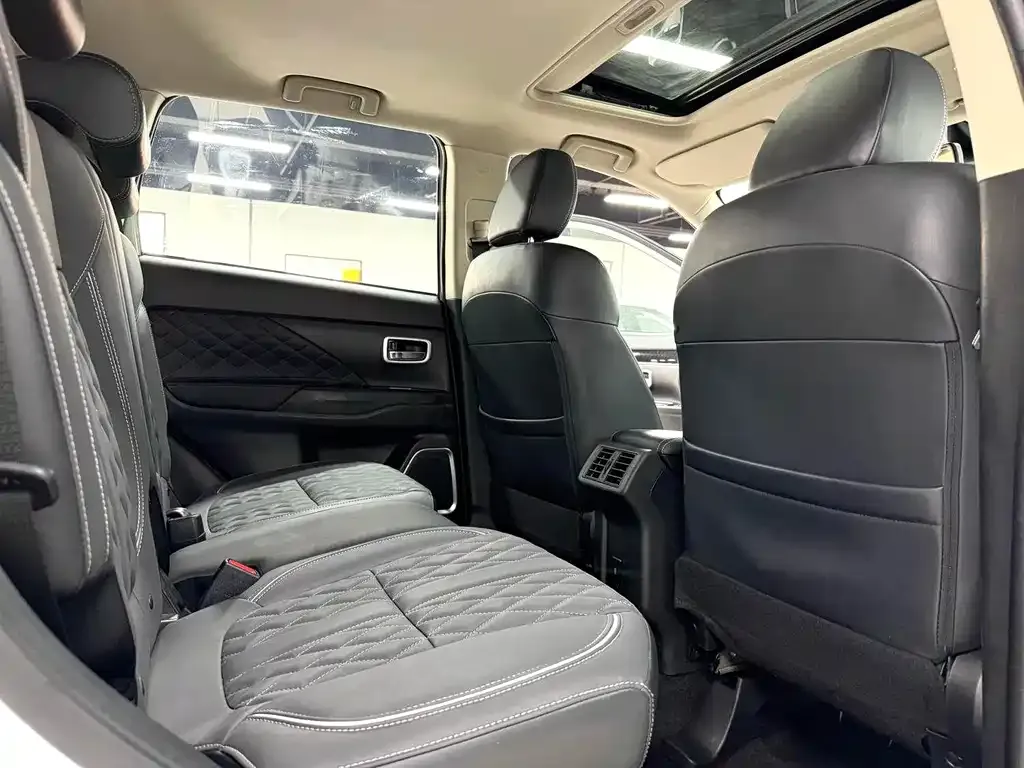 Mitsubishi Outlander 2023 из CN, фото 4