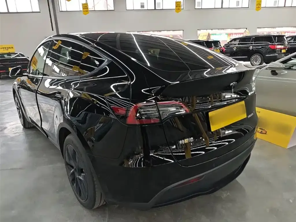 Tesla Model Y — фото 8