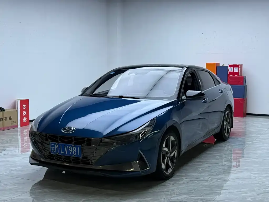 Hyundai Elantra — фото 1