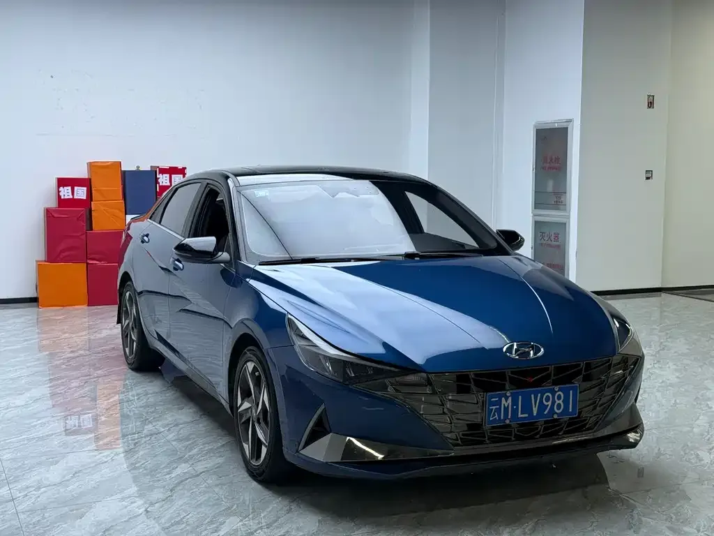 Hyundai Elantra — фото 2