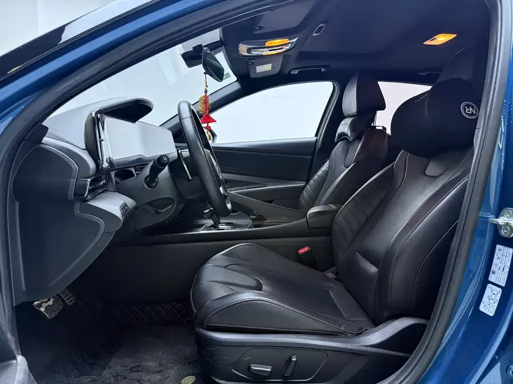 Hyundai Elantra — фото 9