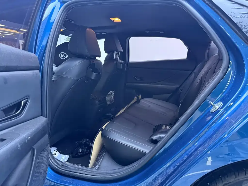 Hyundai Elantra — фото 4