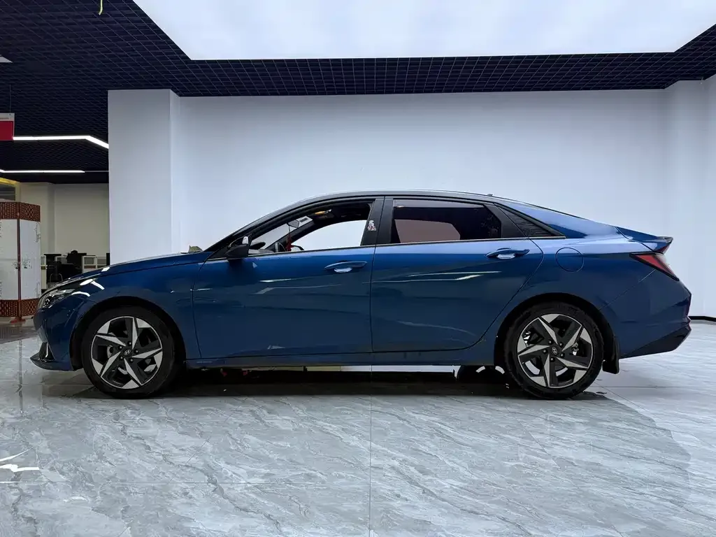 Hyundai Elantra — фото 8