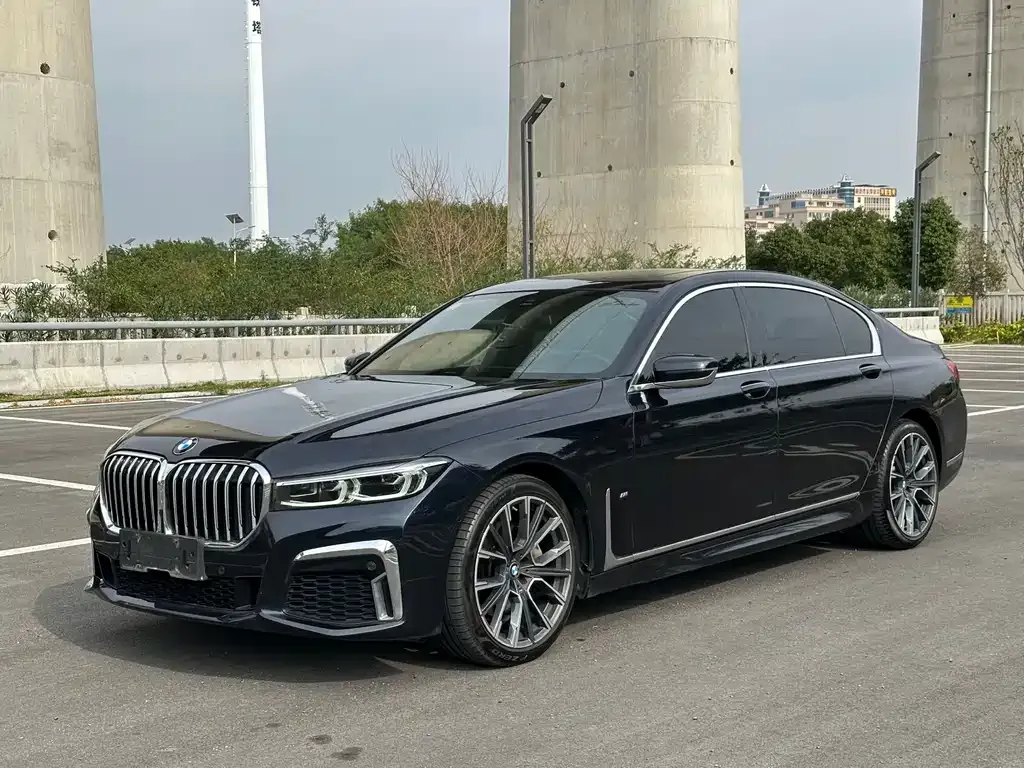BMW 7 Series — фото 1