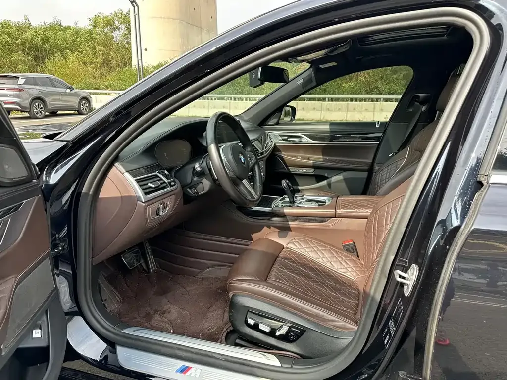 BMW 7 Series — фото 10